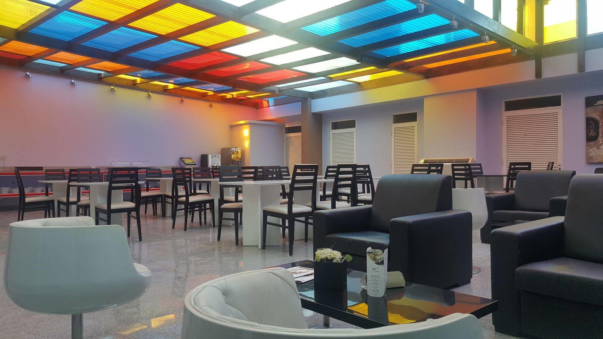 Hotel Amadeos - Matosinhos - Porto Экстерьер фото